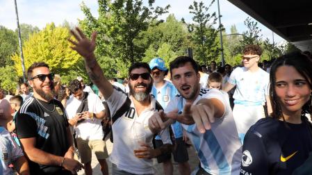 Vídeo con argentinos a las puertas de El Sadar (III)