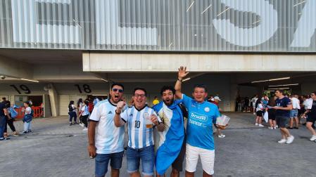 Matías Pucheta, Matías Herrera, Roque Herrera y Diego Junco, aficionados argentinos antes de entrar a El Sadar