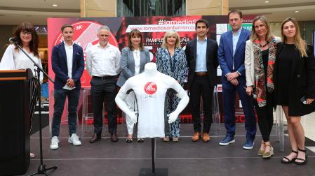 Belén Galindo, responsable de comunicación del Grupo La información, Miguel Sabalza,  Socio Director de M2 Eventos  y director técnico de la Carrera, Felipe Hernández, Director Comercial de IMQ, patrocinador de la carrera, Vanesa Polo, Directora del Aeropuerto de Pamplona con Aena como patrocinador, María Caballero  Concejala del área de Servicios Sociales, Acción Comunitaria y Deporte del Ayto de Pamplona, patrocinadores, Raúl Santos Martínez, Director de Marketing  de Caja Rural de Navarra, patrocinador de la prueba, Francisco Javier Ciriza, Gerente de Hyundai Automóviles Zaray de Pamplona, patrocinador, Alicia Nicolás, Directora Comercial de Diario de Navarra, organizador de la prueba y Luisa Rigault , Responsable de márketing de CC La Morea, patrocinadores