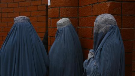 Mujeres con burka en las calles de Kabul