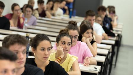 Fotos del comienzo de las pruebas de la Evaluación de Acceso a la Universidad (EvAU) en Tudela.