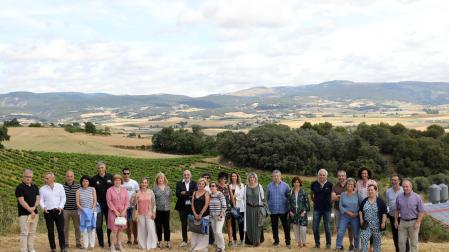Participantes en la presentación de la aplicación ´RuralAway’ en las Bodegas Aroa en Zurucuáin