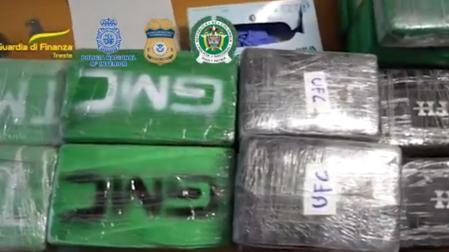 Parte de la cocaína incautada