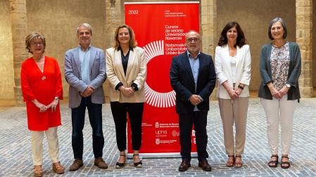 De izda. a dcha., Carmen Jusué, Javier de Navascués, Rosalía Baena, Juan Cruz Cigudosa, Begoña Pérez Eransus y Ana Burusco