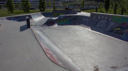 A: Anne ArguiÃ±ariz Nieto
F: 18/05/2022
L: Skate Park de Burlada (ErripagaÃ±a).
T: Mejoras en la pista