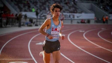 Estanis Ruiz, durante una carrera con su equipo de la Universidad de Loyola Marymount