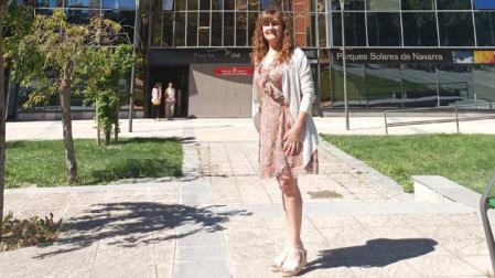 Eva Ontoria, en el exterior de las oficinas centrales del Servicio Navarro de Empleo-Nafar Lansare