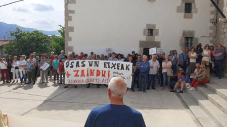 Vecinos de Sakana concentrados hace una semana en Irurtzun