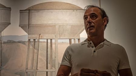 El pintor Jesús Rivero, ayer en la inauguración de la muestra en el Museo Gustavo de Maeztu de Estella