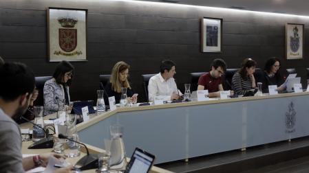 Imagen de archivo de un pleno de Burlada, donde se debatirá la disolución de los patronatos