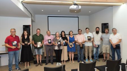 A: BLANCA ALDANONDO
F: 14/06/2022
P: DE IZDA. A DCHA.; PEPE ALFARO CALVO, MAPI JIMENEZ SERRANO, JESUS MIRAMON ALONSO, ANDRES ZARDOYA ANTON, MILAGROS RUBIO SALVATIERRA, LA CONCEJALA MERCHE AÑON MONTON, ELENA SANCHEZ BRUN, ROBERTO SIMON ROMANO, RAFAEL RODRIGUEZ NATERA, JESUS ALFARO BAZTAN, EDUARDO PEREZ RUIZ Y JUAN JOSE VALENCIA NAVARRO
L: TUDELA
T: PRESENTACION DEL NUMERO 65 DE LA REVISTA LITERARIA DEL GRUPO POETICO TRASLAPUENTE