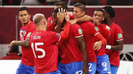 Los jugadores de Costa Rica celebran el tempranero gol de Joel Campbell que sirvió para que su selección se clasifique para el Mundial 2022