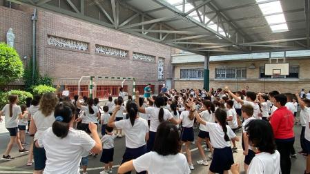 Imagen de los alumnos del colegio Santísimo Sacramento de Pamplona, en una de las actividades que englobaba la campaña