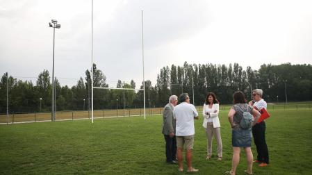 Responsables de la UPNA y en IND visitan las instalaciones de rugby en el campus