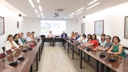Constitución del Comité de Bioética, presidido por la consejera de Salud, Santos Induráin.