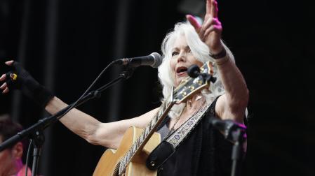 Emmylou Harris, durante su actuación en el Azkena