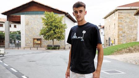 Aimar Oroz, en una imagen en Arazuri, su pueblo, la temporada pasada