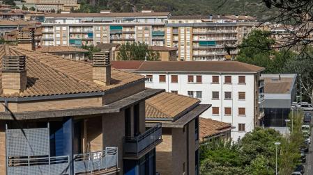 Barrio de Arieta de Estella y, al fondo, el polideportivo municipal