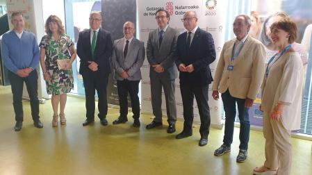 Foto de grupo ante el comienzo de la jornada. En el centro, el alcalde Maya, el consejero Cigudosa, Alfonso Gentil (director del SEPIE) y el consejero Gimeno, con resto de participantes.