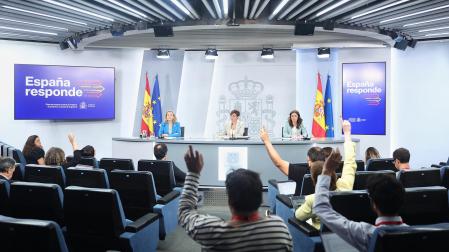 De izda. a dcha., Nadia Calviño; Isabel Rodríguez e Irene Montero, en la comparecencia tras la reunión del Consejo de Ministros donde se ha aprobado la Ley Trans y de Derechos de las personas LGTBI