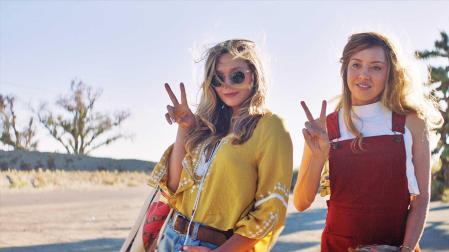 Elizabeth Olsen y Aubrey Plaza en ‘Ingrid Goes West’, una película sobre una ‘influencer’ de éxito y una de sus mayores fans.