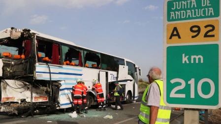 Estado en el que ha quedado uno de los autobuses involucrados en el accidente