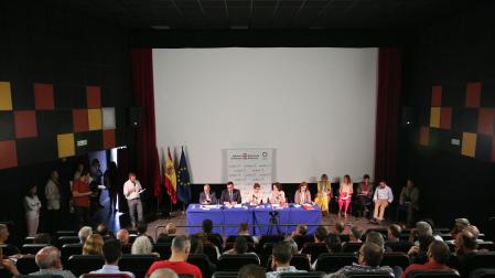 Un momento de la reunión mantenida por la Presidenta Chivite en Tafalla con los alcaldes de la zona afectada por los incendios.