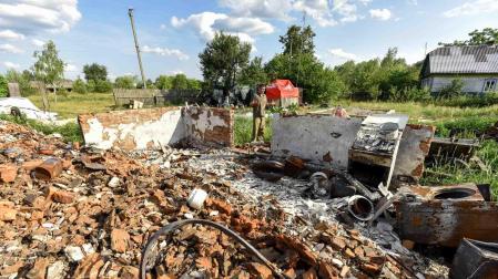 Restos de una casa familiar en Kukhari, región de Kiev