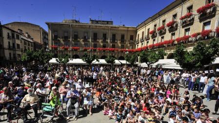 Participantes del acto celebrado en la plaza de Navarra de Tafalla