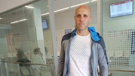 Javier, minutos antes de abandonar urgencias