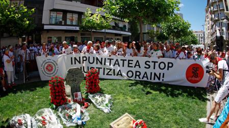 La Federación de Peñas de Pamplona y el colectivo Sanfermines 78 Gogogan! han reivindicado, en el 44 aniversario de la muerte de Germán Rodríguez, la verdad sobre aquellos sucesos