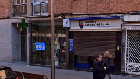 Administración número 8, en Martín Azpilcueta, donde se ha validado el boleto agraciado con El Millón