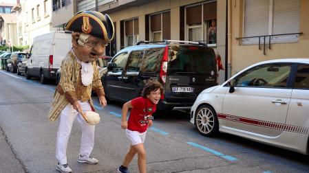 La Comparsa de Gigantes y Cabezudos, en las calles de Pamplona el 9 de julio 2022.