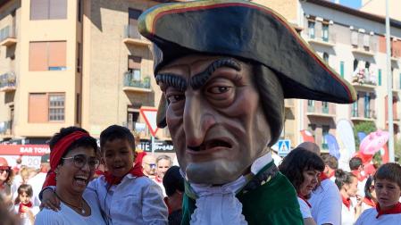 La Comparsa de Gigantes y Cabezudos, en las calles de Pamplona el 9 de julio 2022.