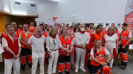 El alcalde de Pamplona ha visitado este domingo al voluntariado de Cruz Roja tras el cuarto encierro