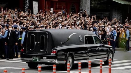 Coche fúnebre antes del funeral de Shinzo Abe