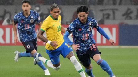 Raphinha durante un partido con Brasil