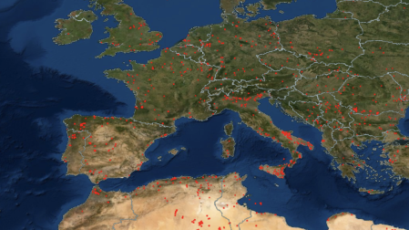 Incendios activos (en rojo) entre el 16 y el 17 de julio de 2022.