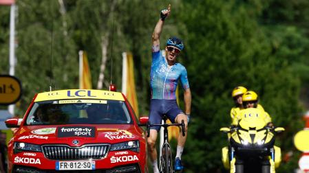 Hugo Houle celebra su triunfo en Foix