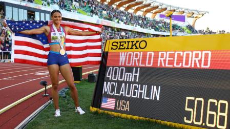 La medalla de oro en 400 metros vallas, la norteamericana Sydney McLaughlin