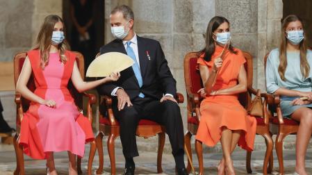 Los reyes, la princesa de Asturias y la infanta Sofía asisten a la ofrenda al apóstol Santiago
