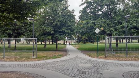 Vallas instaladas en el entorno de la Ciudadela