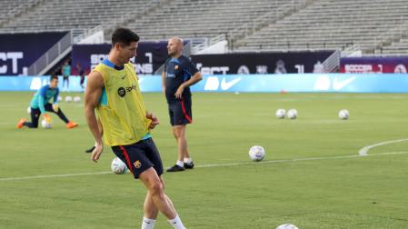 Lewandowski, en un entrenamiento con el Barcelona en Dallas