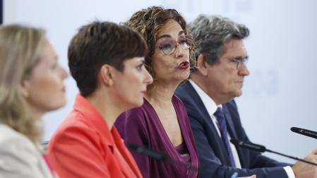 Nadia Calviño, Isabel Rodríguez, María Jesús Montero y José Luis Escrivá, en la rueda de prensa posterior al Consejo de Ministros