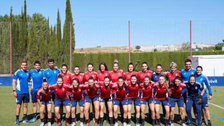 Plantilla y cuerpo técnico de Osasuna Femenino, en Tajonar.