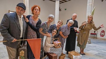 Los intérpretes de Memoria sobre raíles, en la casa de cultura de Estella