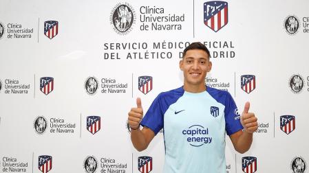 Nahuel Molina, tras pasar el reconocimiento médico con el Atlético de Madrid