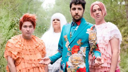 Xavi Francés, Aitor Galisteo-Rocher, Esther López y Marc Rius, el elenco de actores de la compañía La Calòrica, que darán vida al espectáculo Las aves.