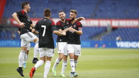 Roberto Torres celebra junto a sus compañeros su tanto contra el Feyenoord