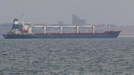 El carguero Razoni parte del puerto de Odesa cargado de cereal